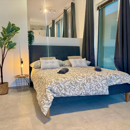 Modern Stylish Near Scs Appartement